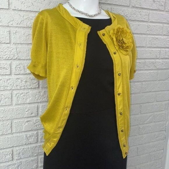 New York & Co Women Short Sleeve with Attached Rosette Detail Sweater Size M - Picture 7 of 10